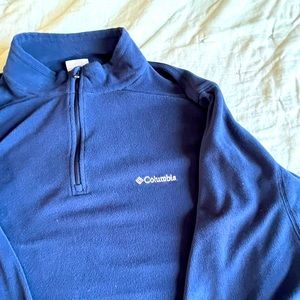 Men’s light weight fleece Columbia sweater